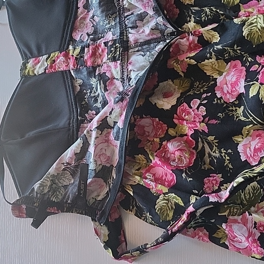 Floral Romper - Picture 6 of 7